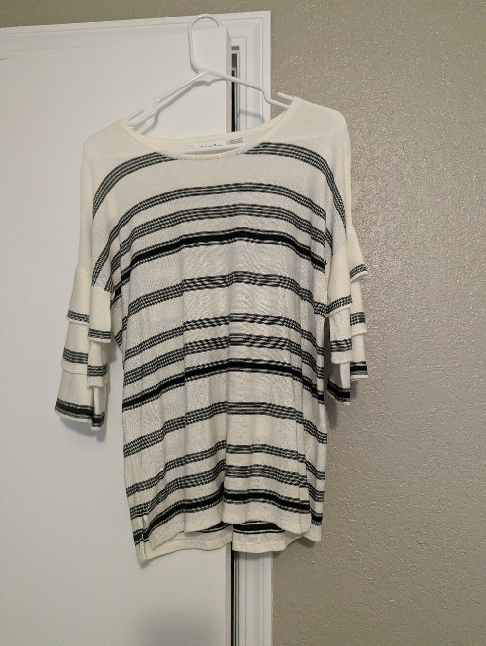 Black And Cream Ruffled Sleeve Calvin Klein Women's Blouse SM